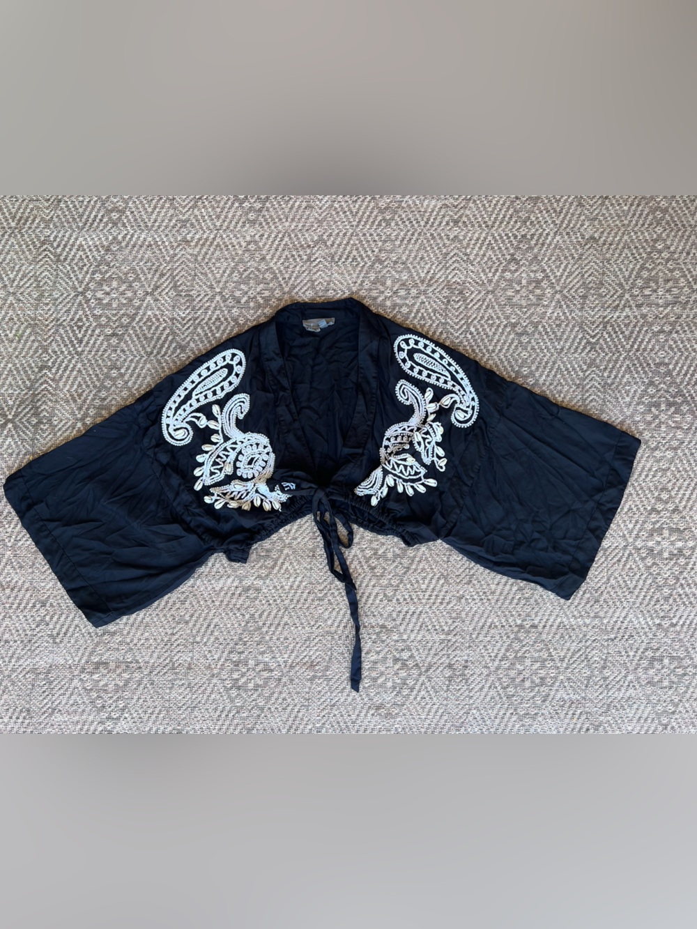 Anthropologie‎ Black Cropped Kimono Shrug Embroidered Seashell One Size Boho